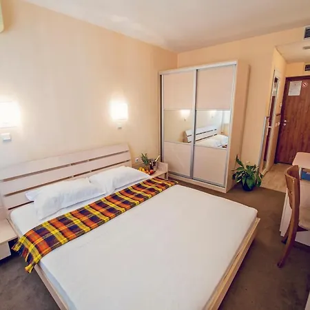 格兰伊万家庭酒店 3* 瓦爾納