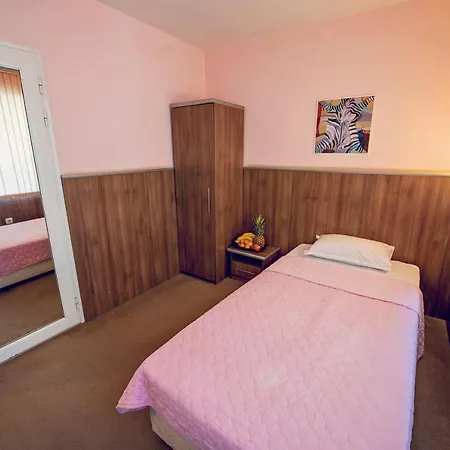 格兰伊万家庭酒店 酒店 瓦爾納