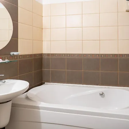 格兰伊万家庭酒店 酒店 3*