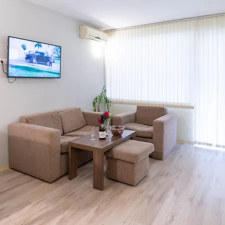 格兰伊万家庭酒店 3*