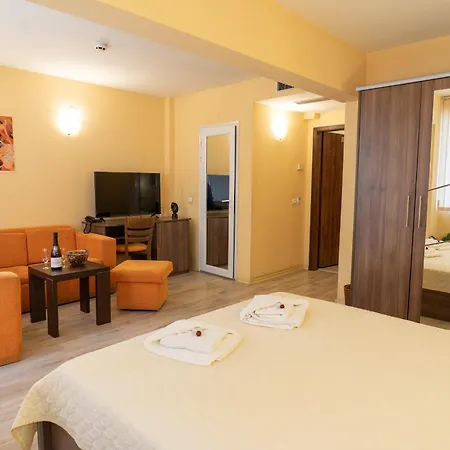 格兰伊万家庭酒店 3* 瓦爾納