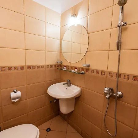 格兰伊万家庭酒店 酒店