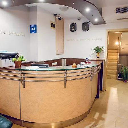 格兰伊万家庭酒店 酒店