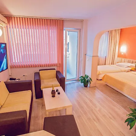 酒店 格兰伊万家庭酒店 3*