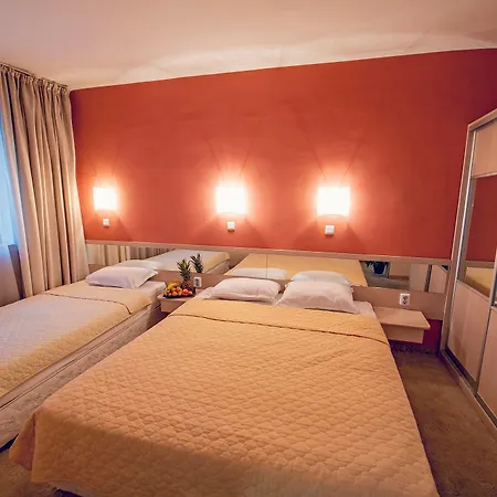 格兰伊万家庭酒店 3*