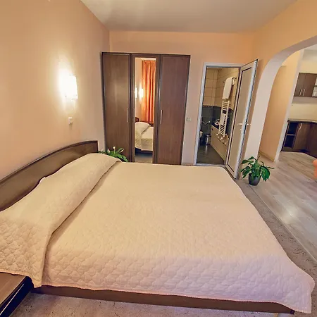 格兰伊万家庭酒店 3*