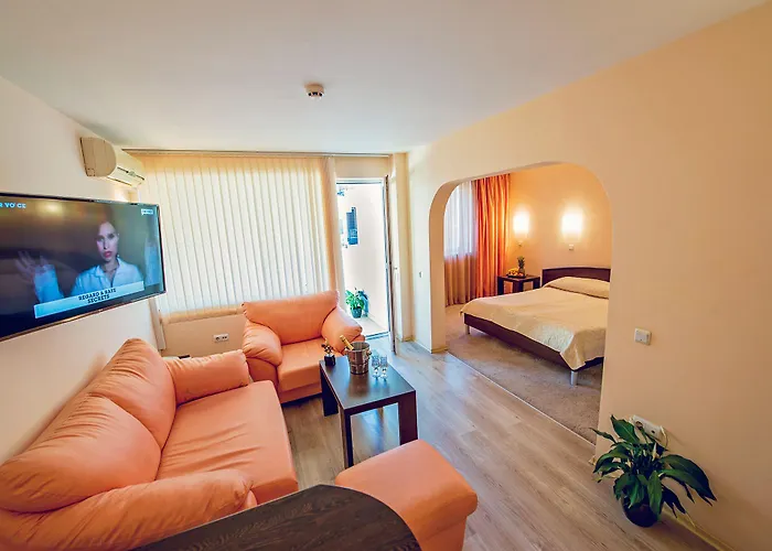 格兰伊万家庭酒店 3*