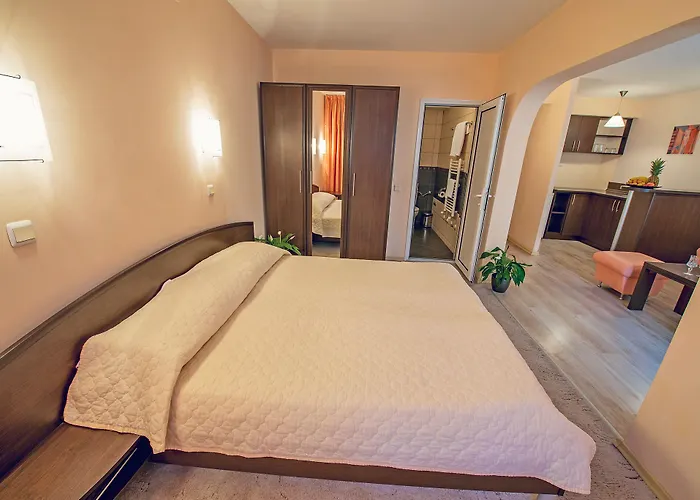 格兰伊万家庭酒店 3*