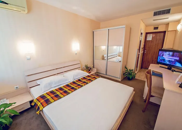 格兰伊万家庭酒店 3*